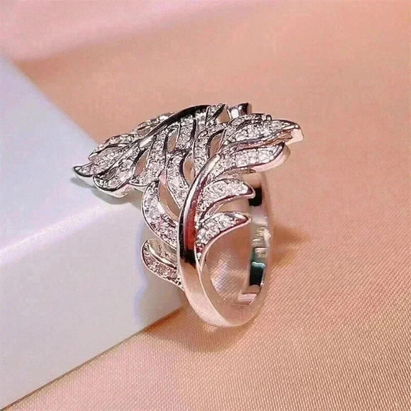 Gorgeous Sterling Silver White Sapphire Leaf Ring - Picture 2 of 3